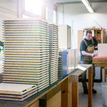 Präzise Produktion in der Tischlerei von bustorff Präzise Produktion in der Tischlerei von bustorff